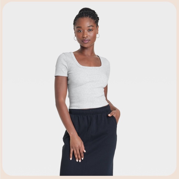 Universal Thread Women's Light Gray Scoop Neck Tee - Picture 3 of 5